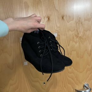 Arizona Lilly Black lace-up ankle booties/wedges